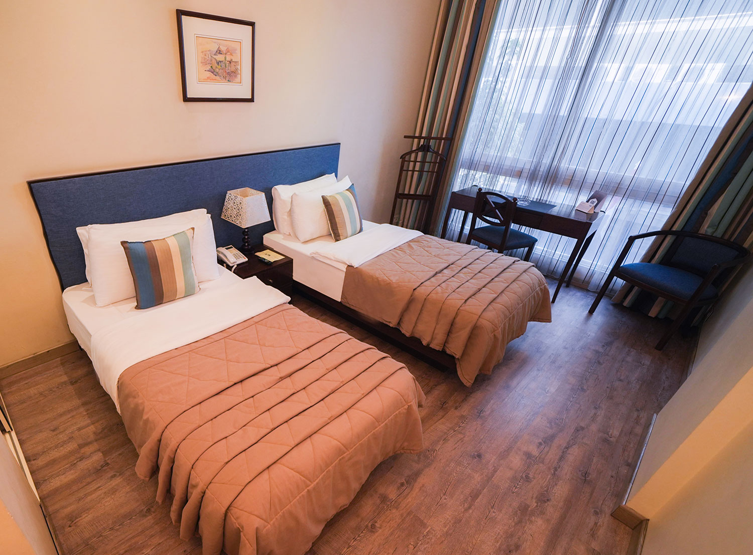 casadorhotel-Deluxe-room-twin